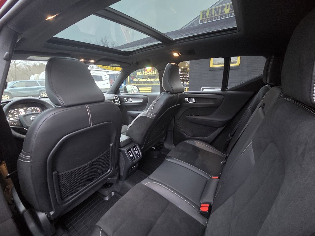 Volvo XC40 T5 R-Design AWD 2022