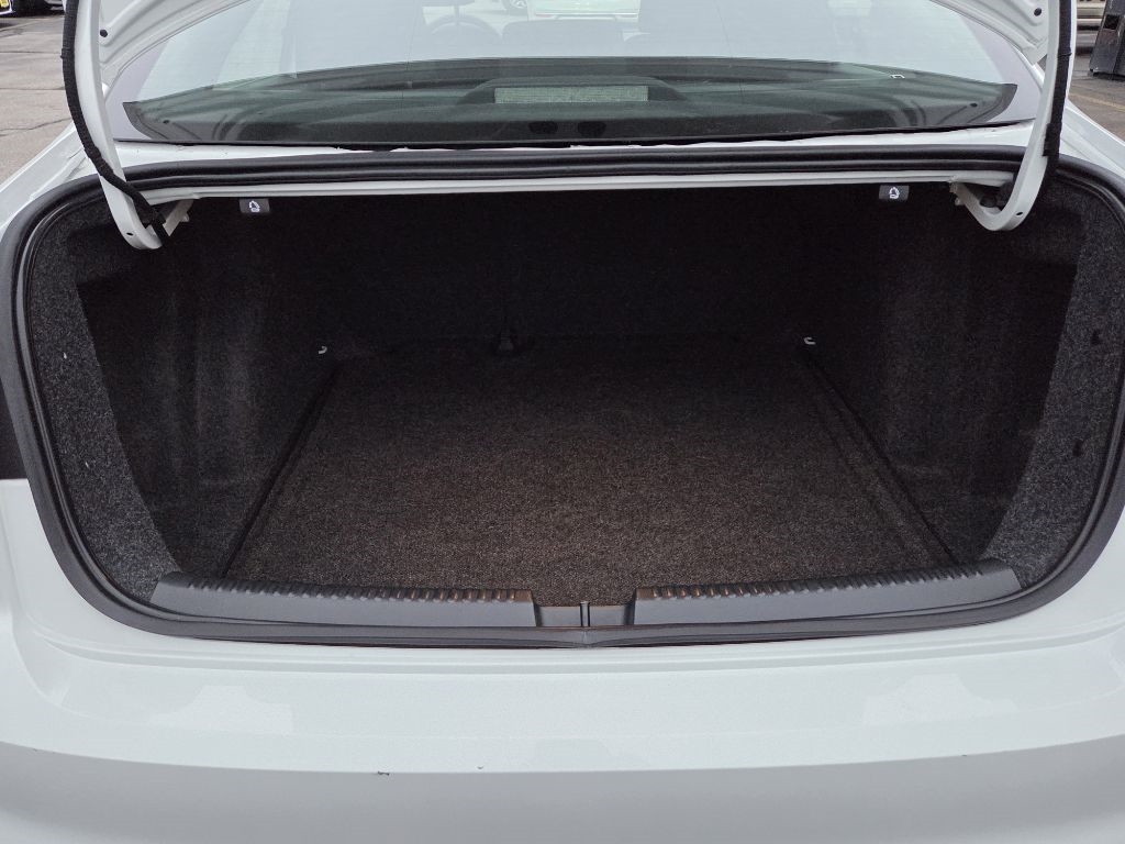 Volkswagen Jetta 1.4T S 6A 2017