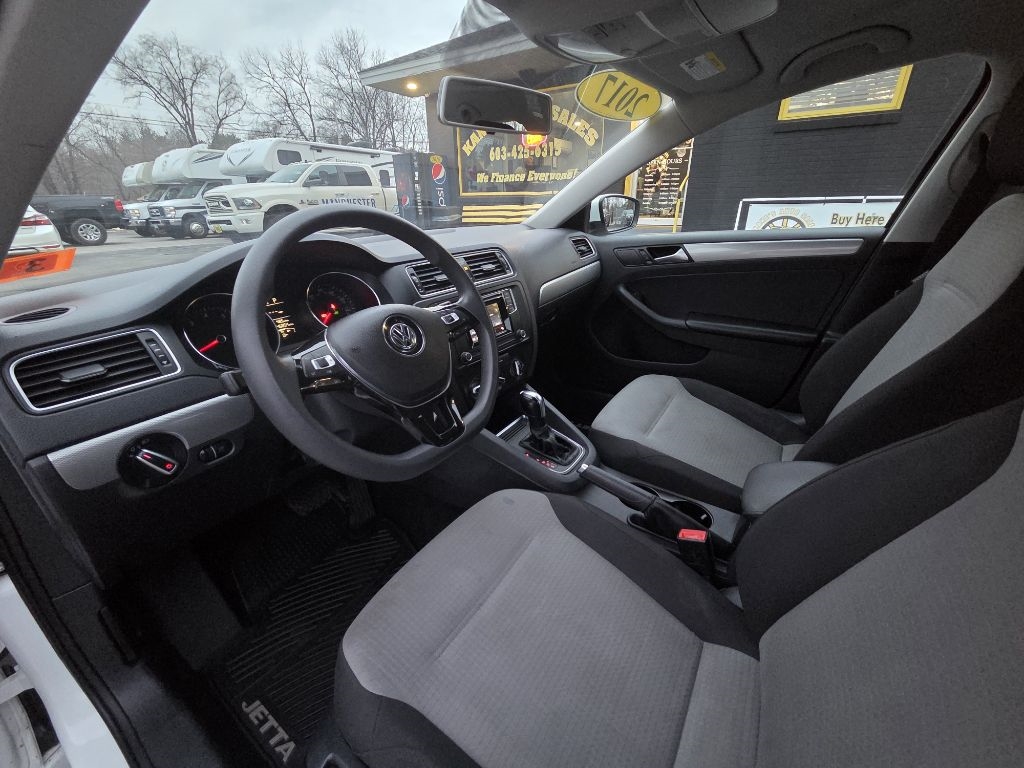 Volkswagen Jetta 1.4T S 6A 2017