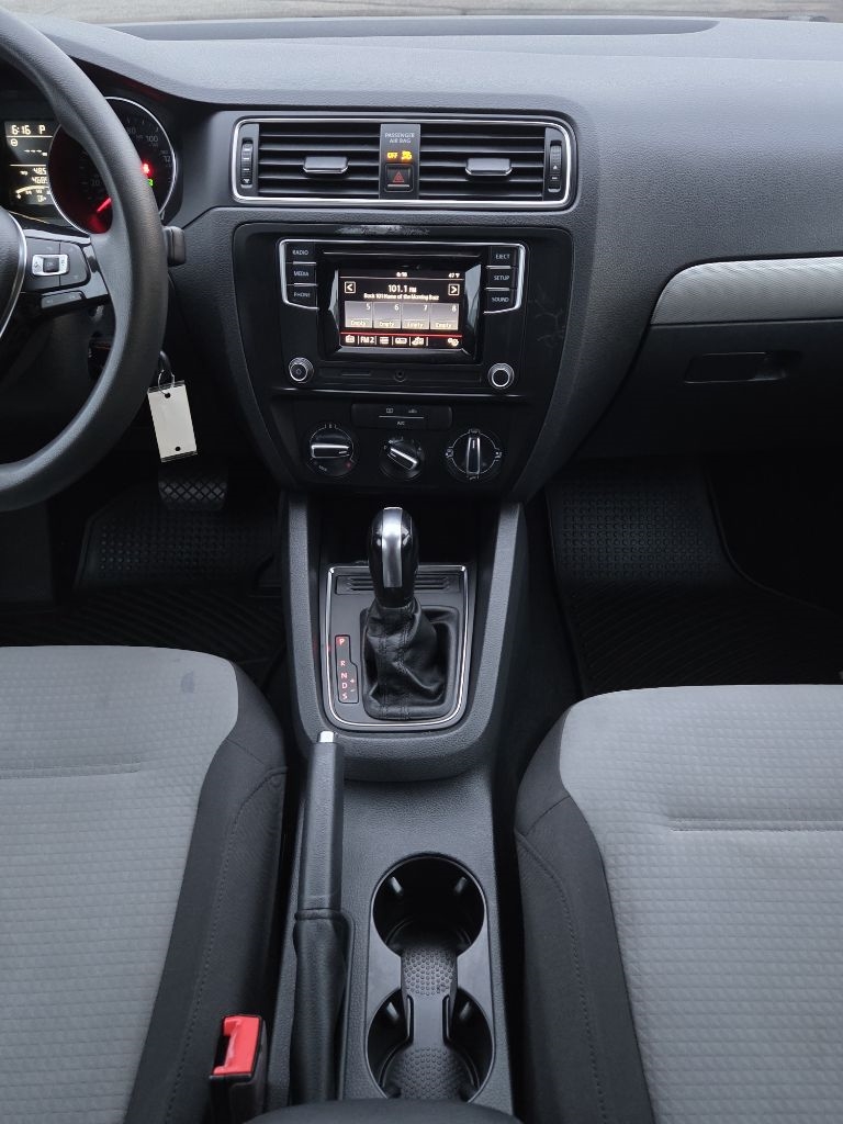 Volkswagen Jetta 1.4T S 6A 2017