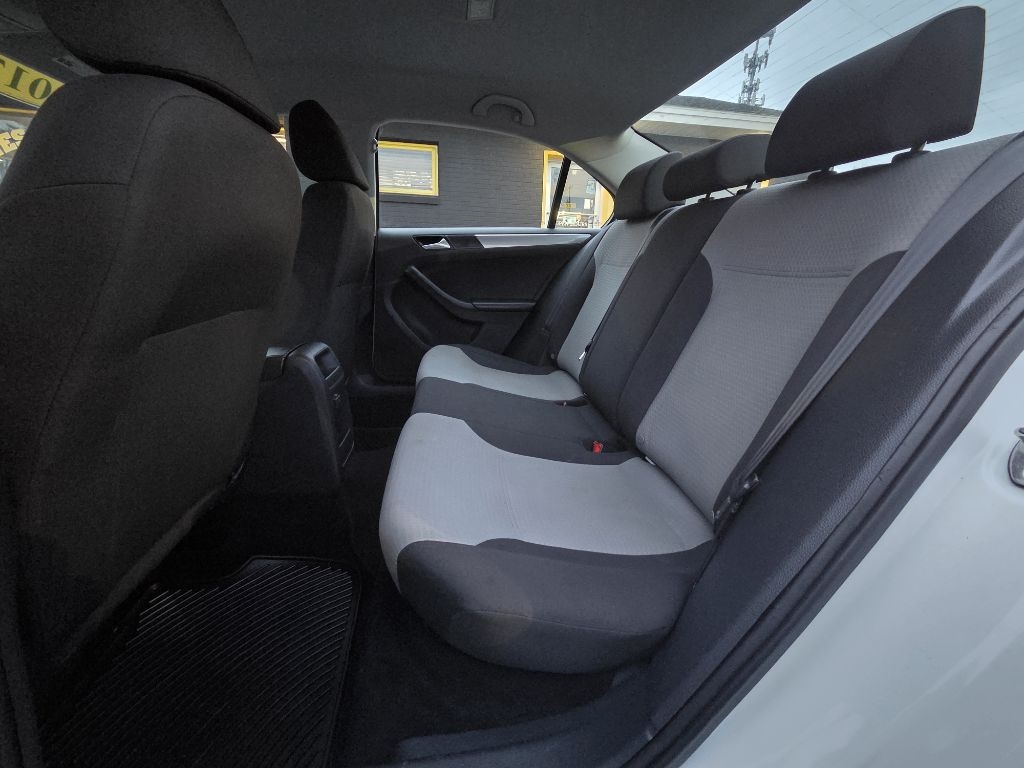 Volkswagen Jetta 1.4T S 6A 2017