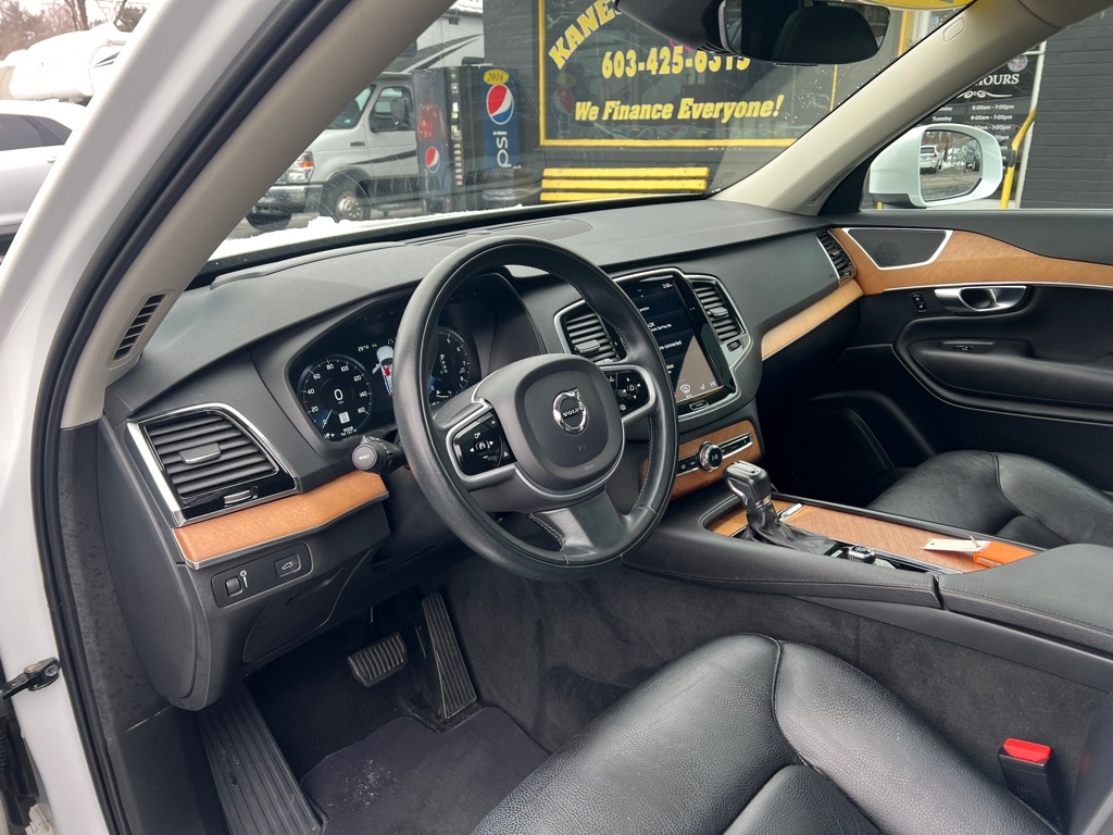 Volvo XC90 T6 Momentum AWD 2022