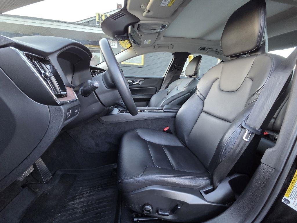 Volvo S60 B5 Momentum AWD 2022