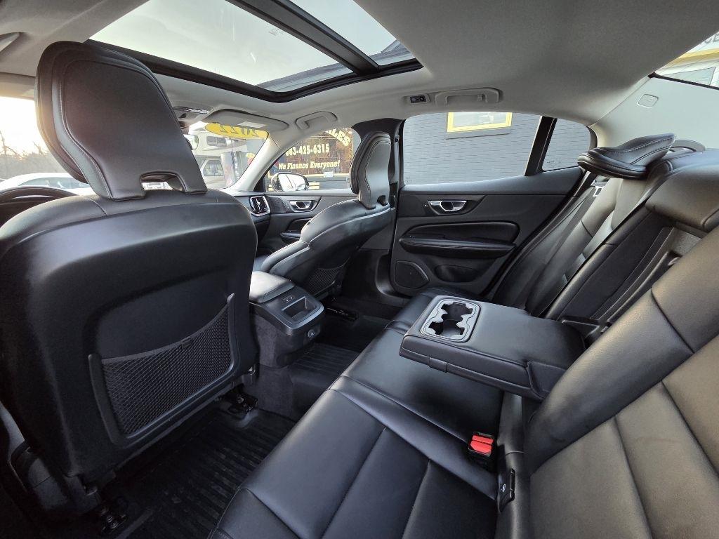 Volvo S60 B5 Momentum AWD 2022