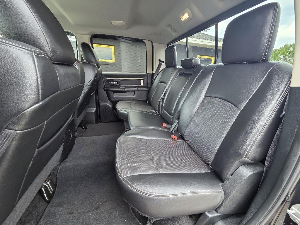 RAM 1500 Night 4x4 Crew Cab 5'7" Box 2017