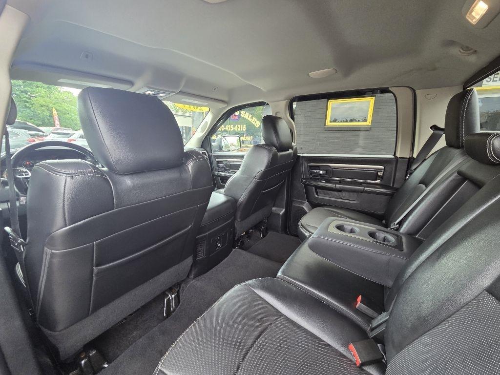 RAM 1500 Night 4x4 Crew Cab 5'7" Box 2017
