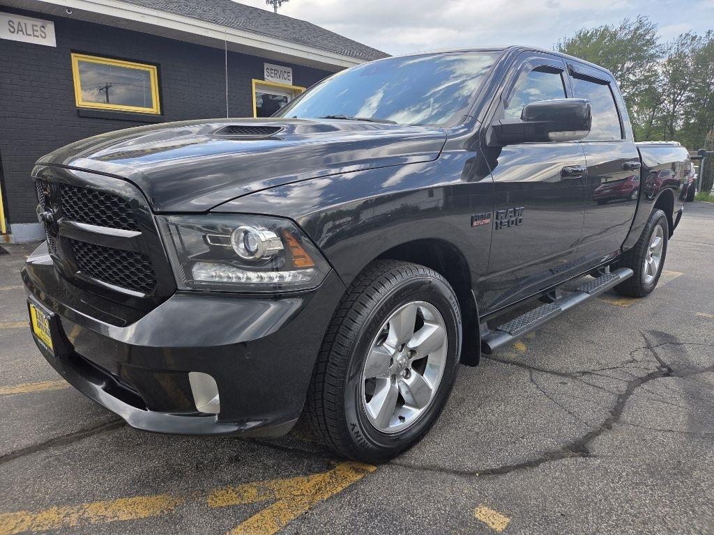 RAM 1500 Night 4x4 Crew Cab 5'7" Box 2017