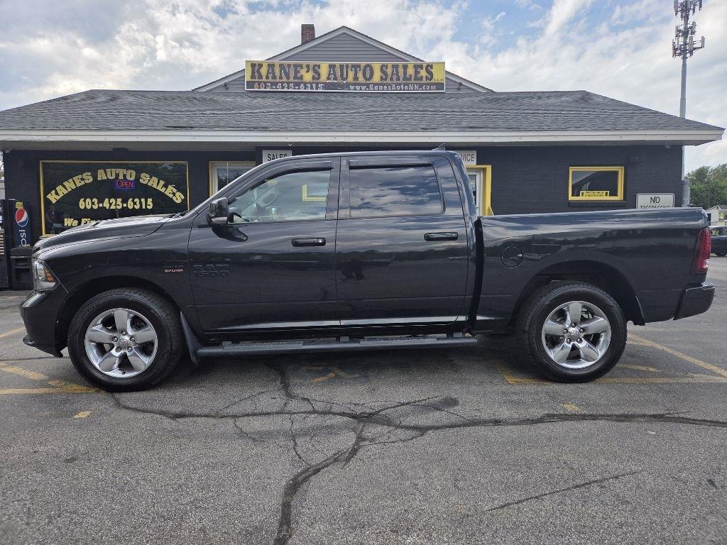 RAM 1500 Night 4x4 Crew Cab 5'7" Box 2017
