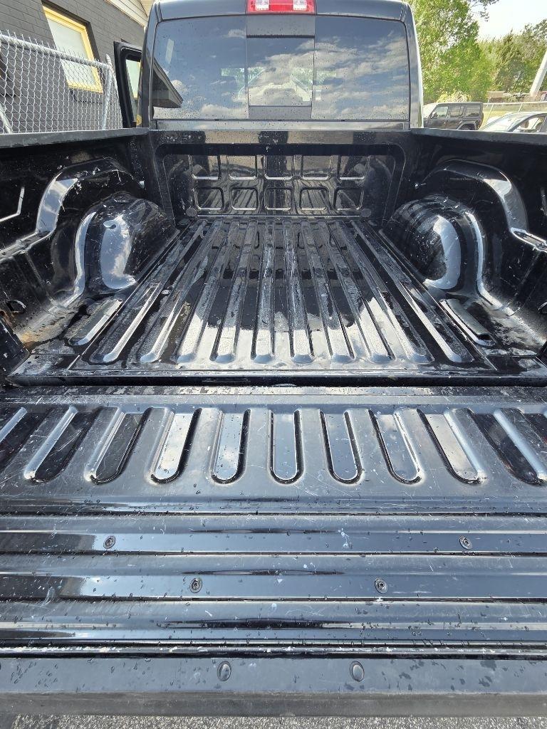 RAM 1500 Night 4x4 Crew Cab 5'7" Box 2017