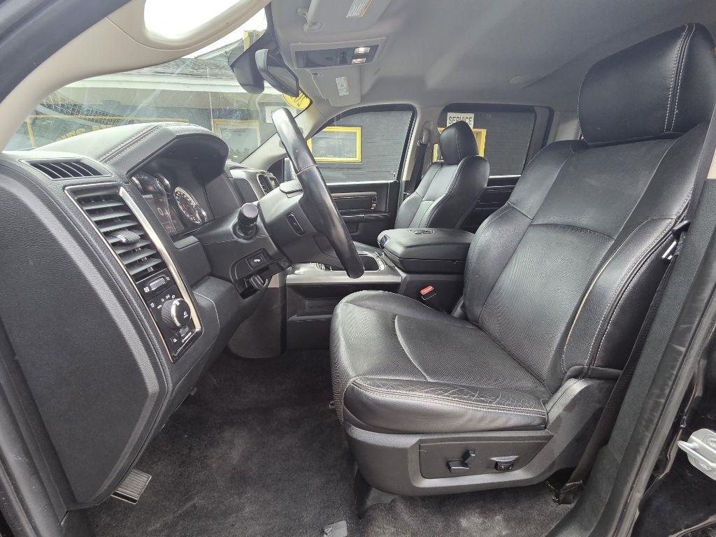RAM 1500 Night 4x4 Crew Cab 5'7" Box 2017