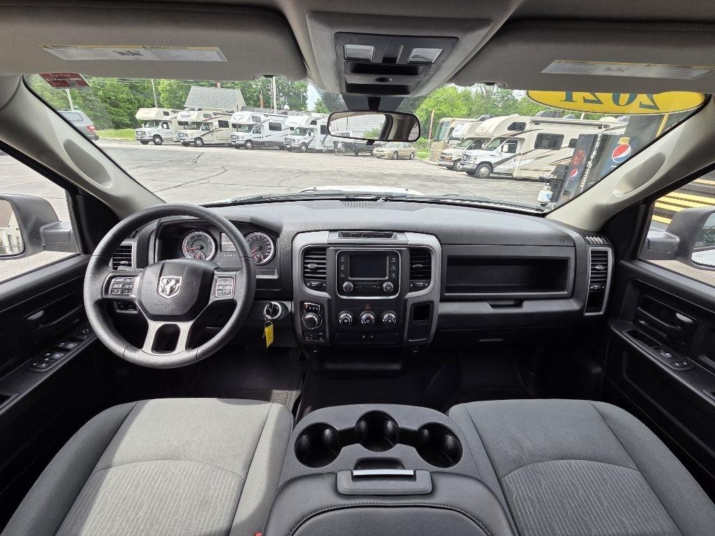 RAM 1500 Classic Tradesman Quad Cab 4WD 2021