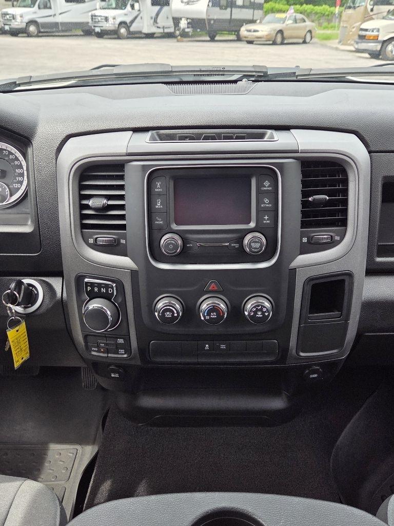 RAM 1500 Classic Tradesman Quad Cab 4WD 2021