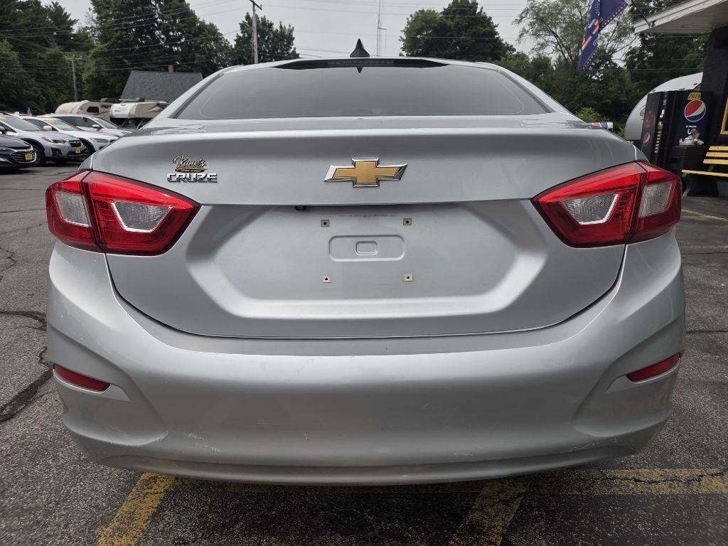 Chevrolet Cruze LS 6M 2018