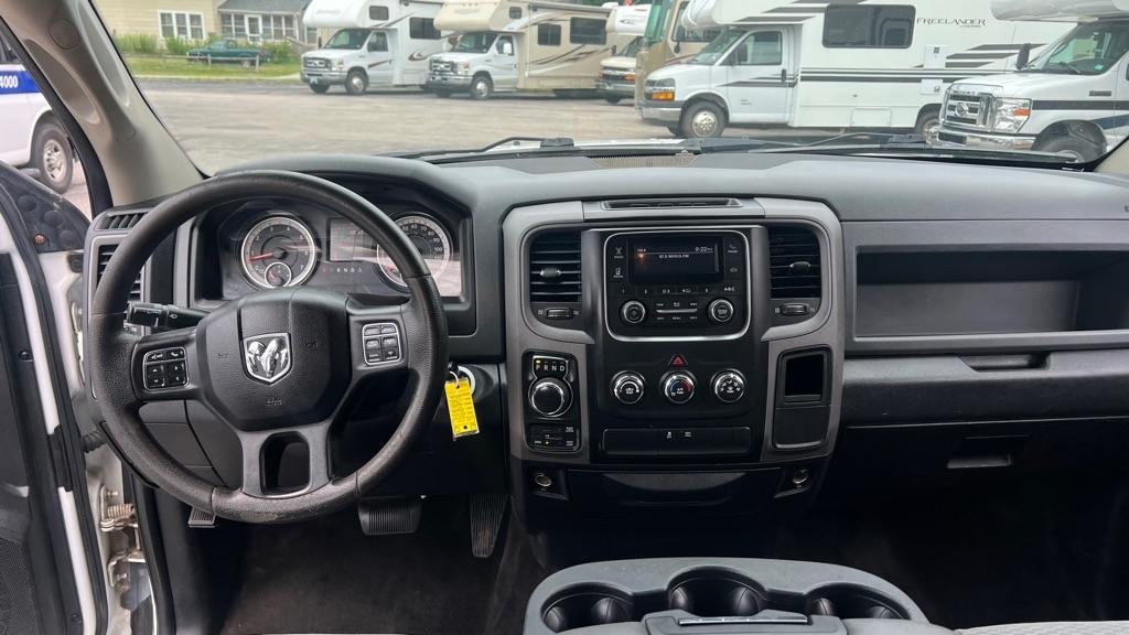 RAM 1500 Tradesman Crew Cab SWB 4WD 2017