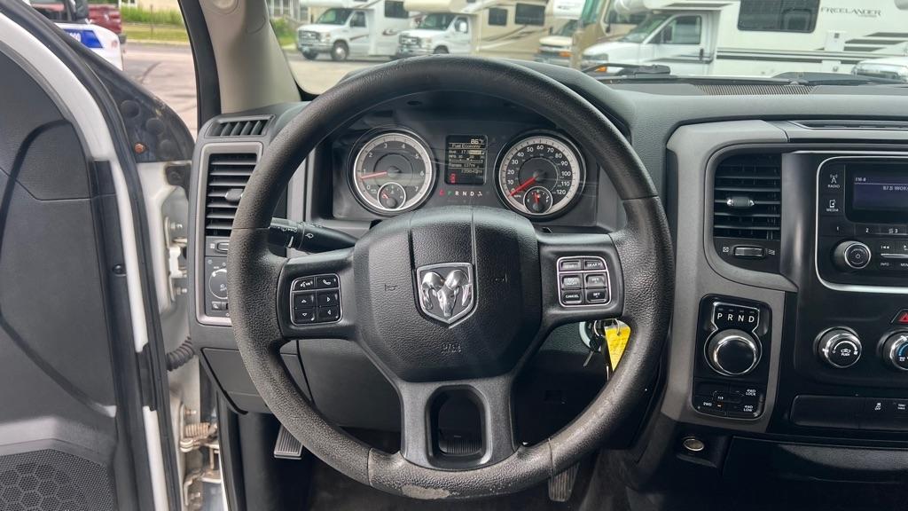 RAM 1500 Tradesman Crew Cab SWB 4WD 2017