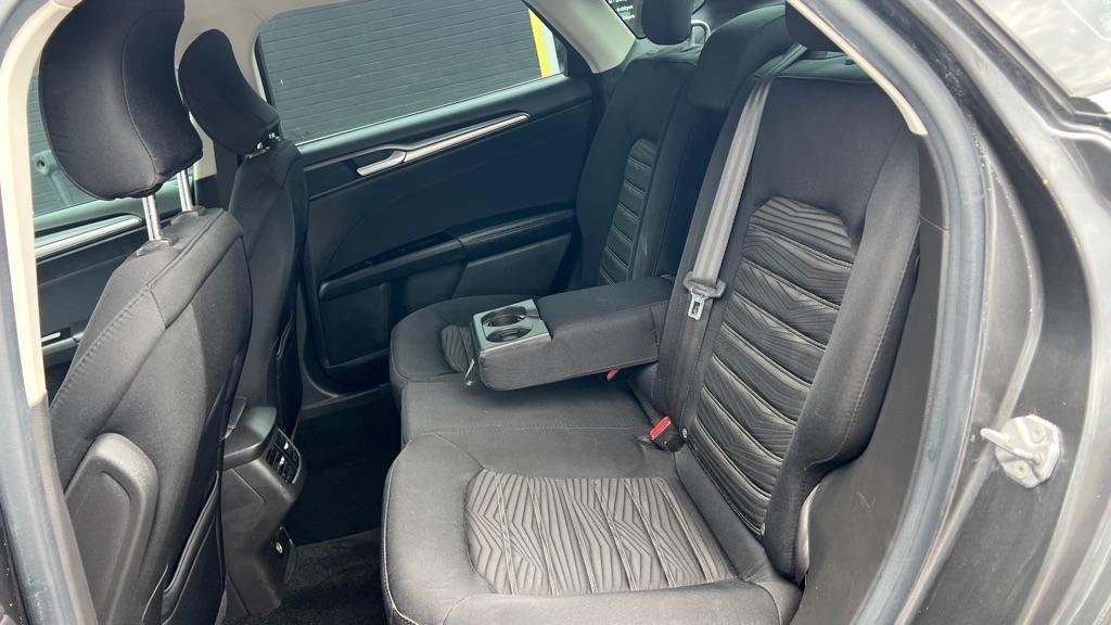 Ford Fusion SE 2016