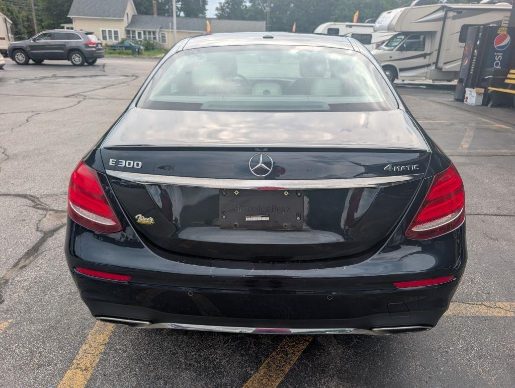 Mercedes-Benz E-Class E300 Luxury 4MATIC Sedan 2017
