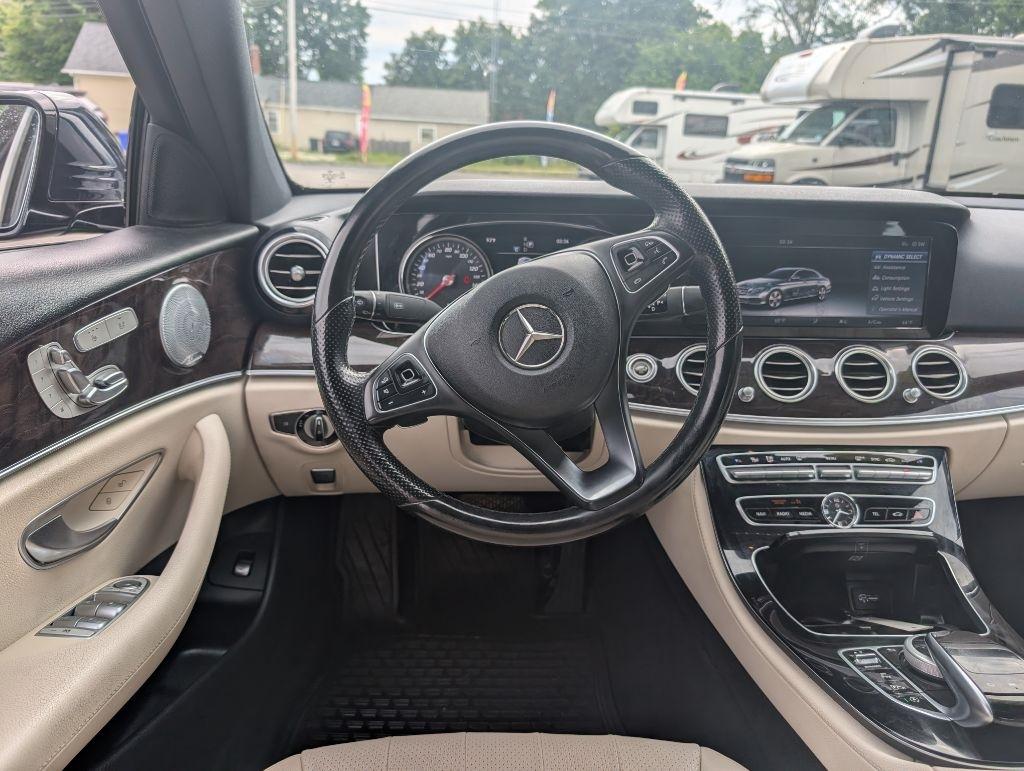 Mercedes-Benz E-Class E300 Luxury 4MATIC Sedan 2017