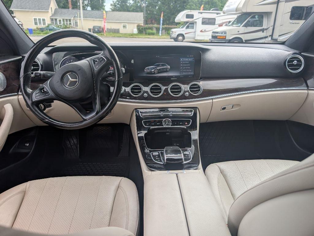 Mercedes-Benz E-Class E300 Luxury 4MATIC Sedan 2017