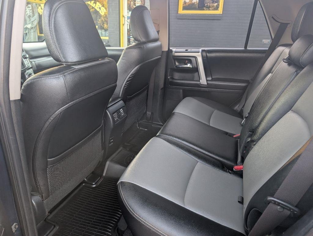Toyota 4Runner SR5 4WD 2017