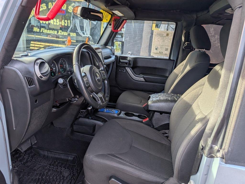 Jeep Wrangler photo 10