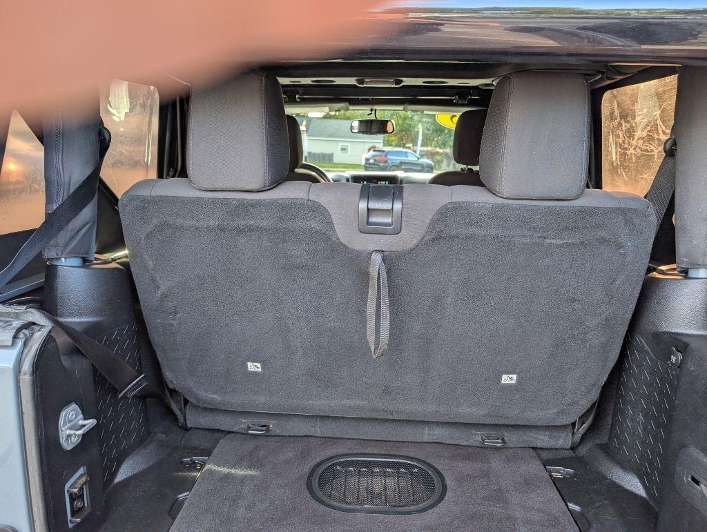 Jeep Wrangler photo 14