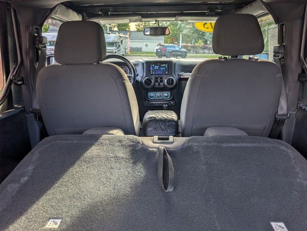 Jeep Wrangler photo 16