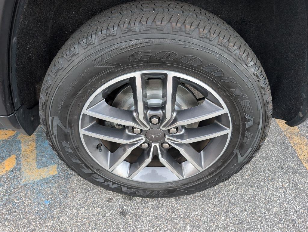 Jeep Grand Cherokee photo 18