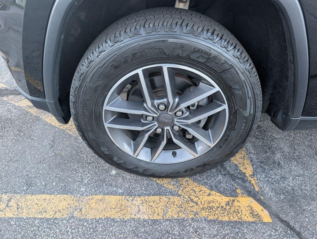 Jeep Grand Cherokee photo 21