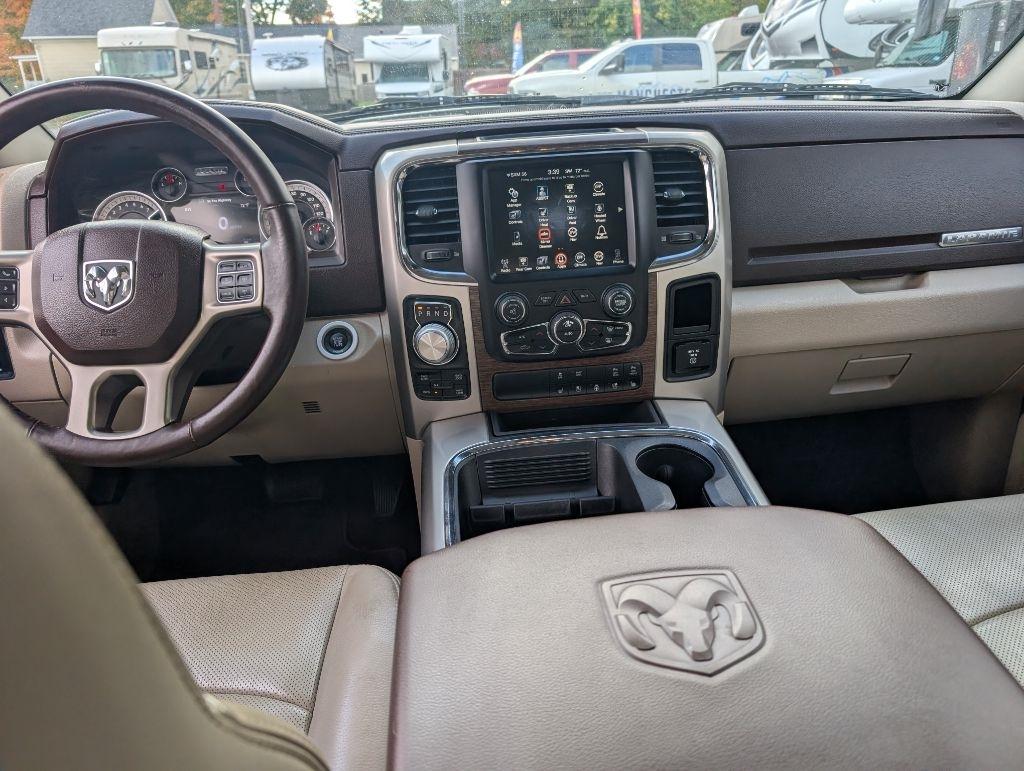 RAM 1500 Laramie Quad Cab 4WD 2016