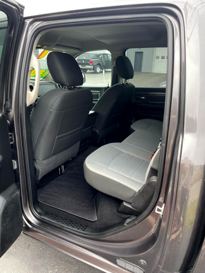 RAM 1500 Classic Tradesman Crew Cab LWB 4WD 2021 RAM 1500 Classic Tradesman Crew Cab LWB 4WD 2021