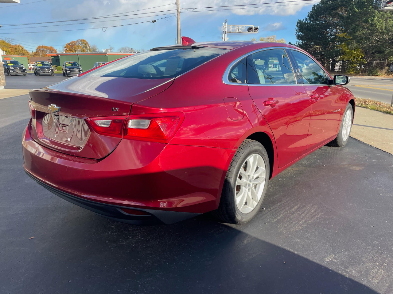 2017 Chevrolet Malibu 1LT photo 4