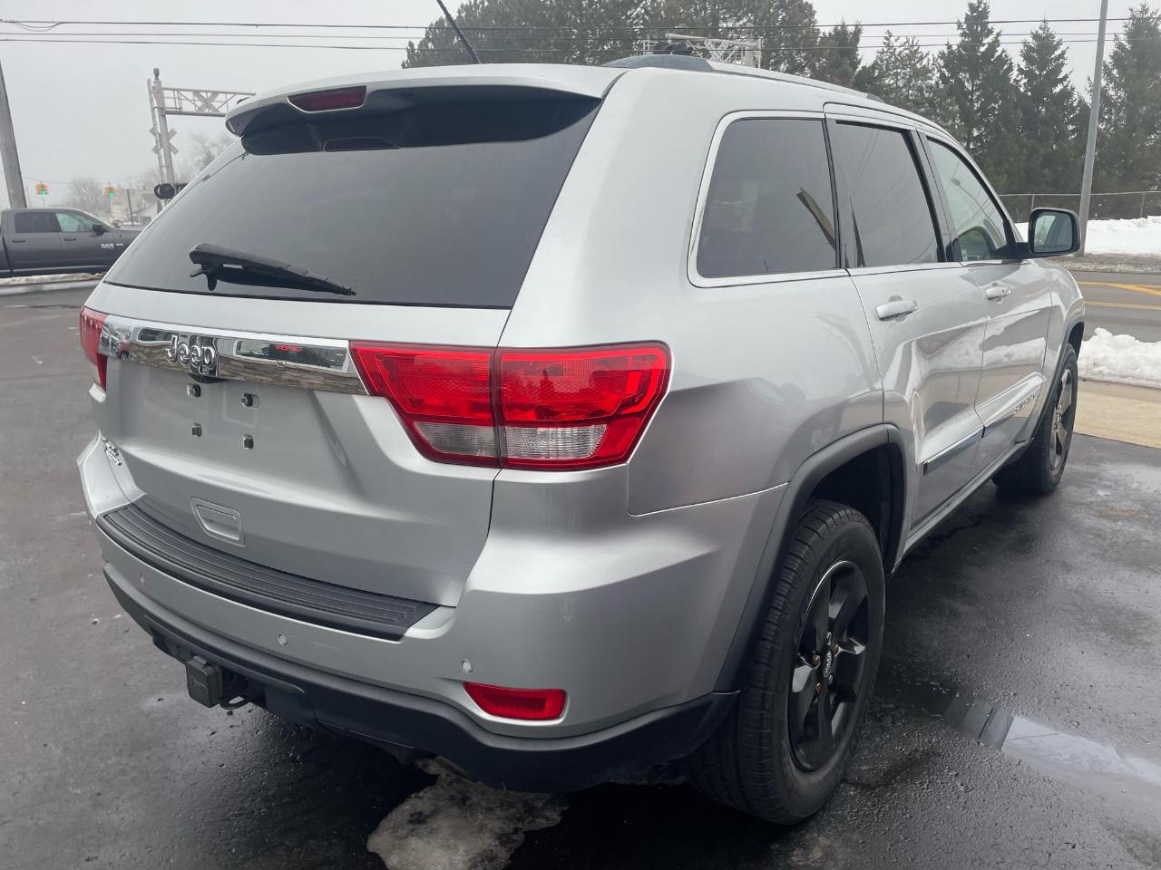 Jeep Grand Cherokee Laredo 4WD 2011