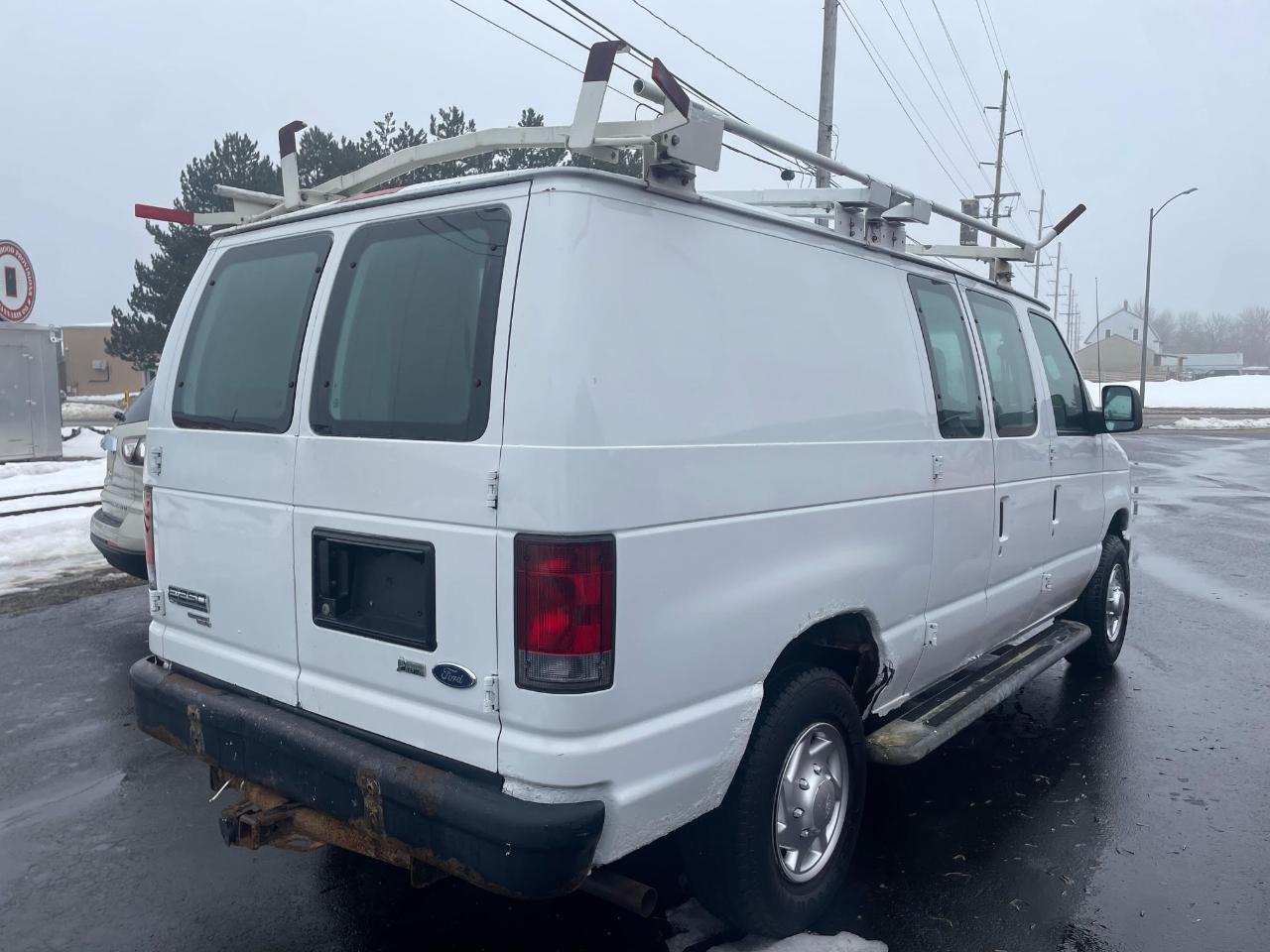 Ford Econoline E-250 2011