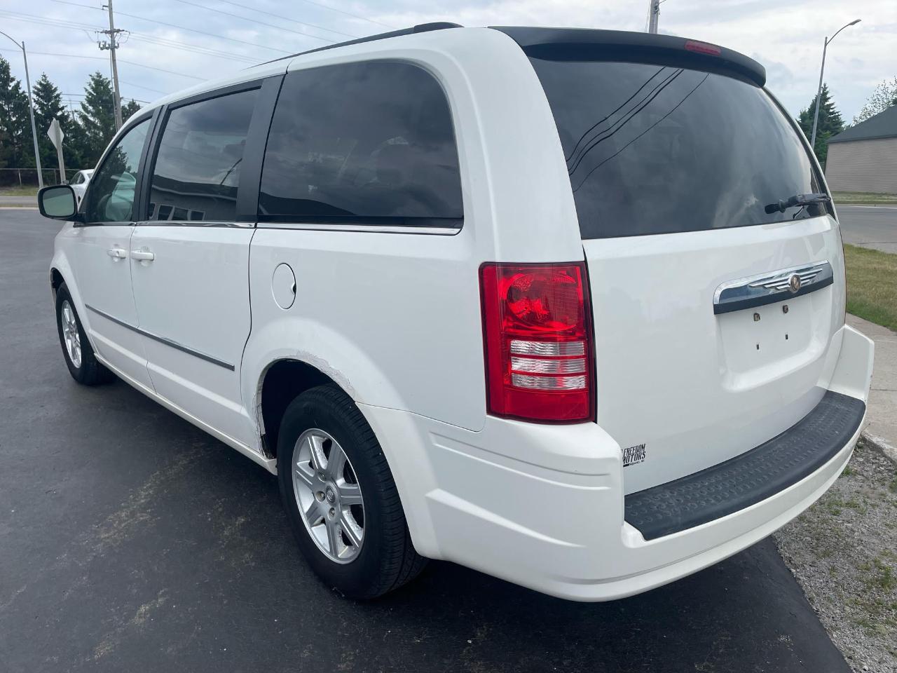 Chrysler Town & Country Touring 2010