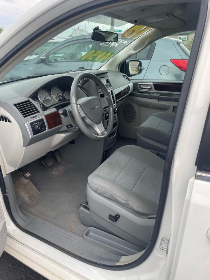 Chrysler Town & Country Touring 2010