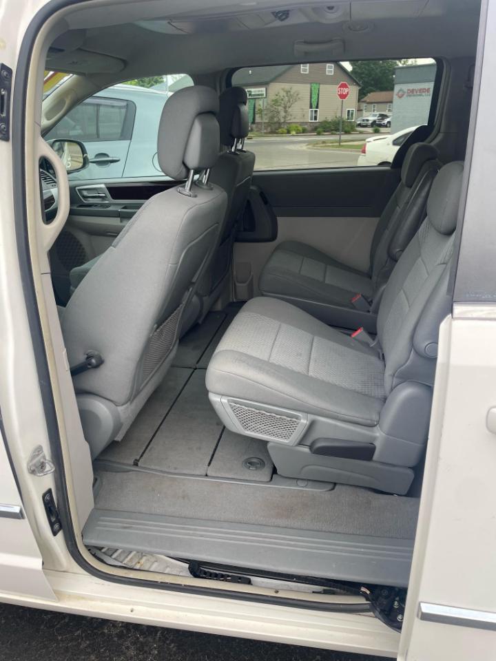 Chrysler Town & Country Touring 2010