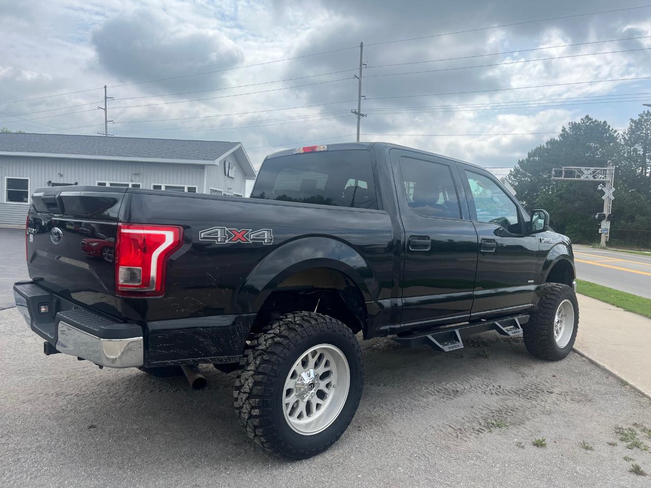 Ford F-150 XL SuperCrew 5.5-ft. Bed 4WD 2015