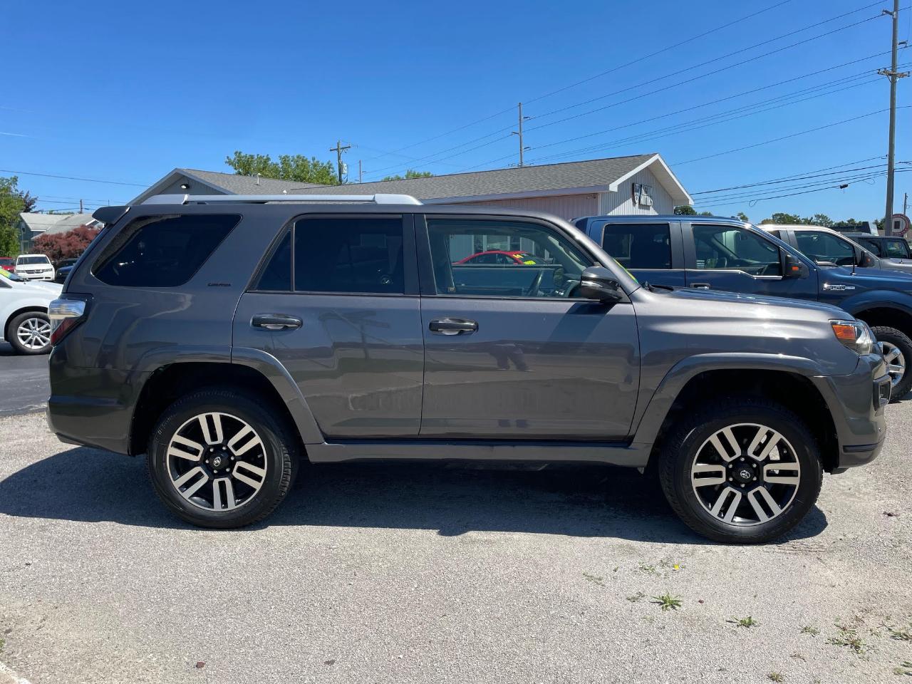 Toyota 4Runner SR5 4WD 2015