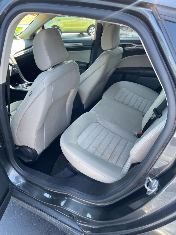 Ford Fusion S 2020
