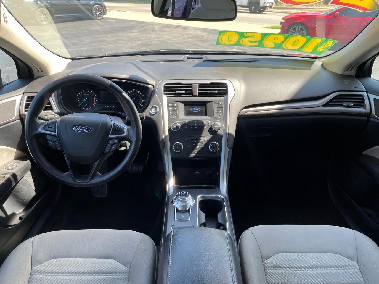 Ford Fusion S 2020