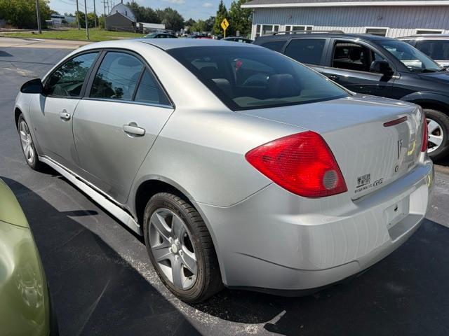 Pontiac G6 Base 2010