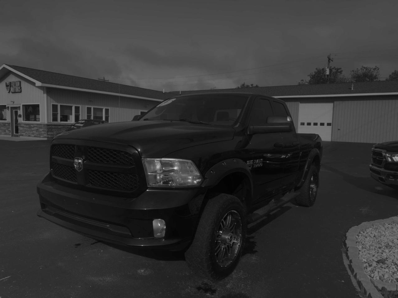 RAM 1500 Tradesman Quad Cab 4WD 2015