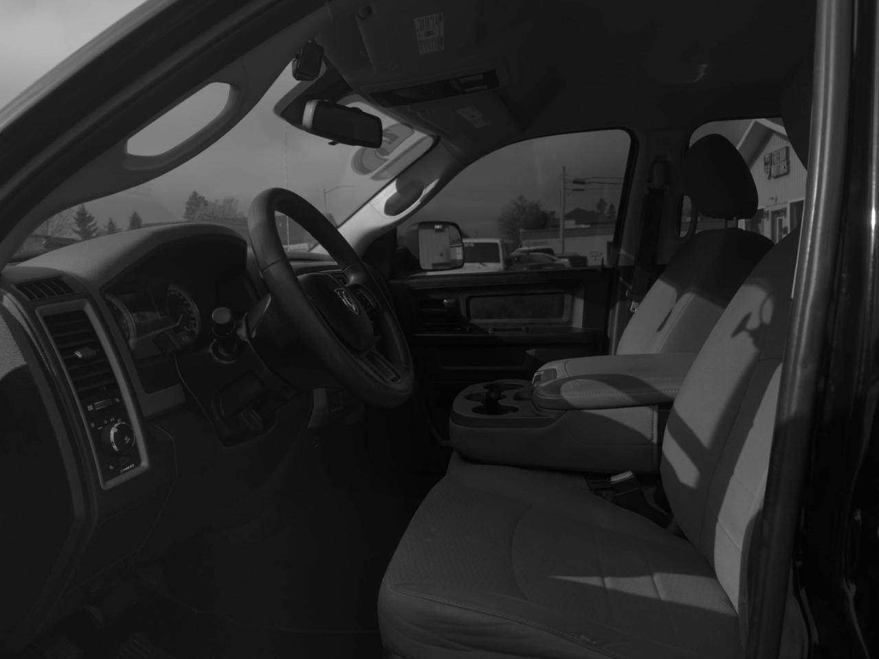 RAM 1500 Tradesman Quad Cab 4WD 2015