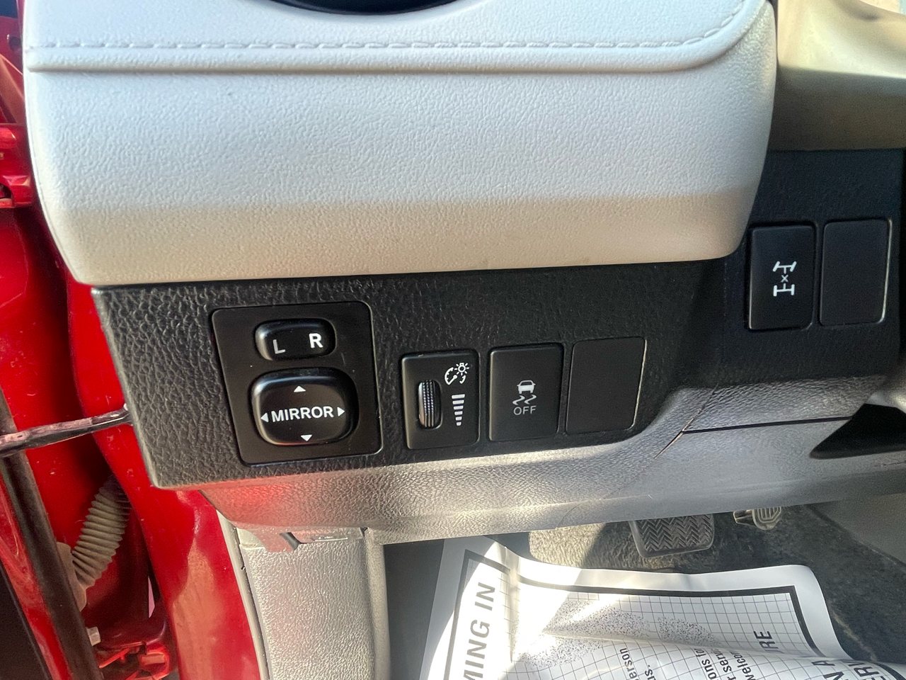 Toyota RAV4 AWD 4dr LE (Natl) 2013