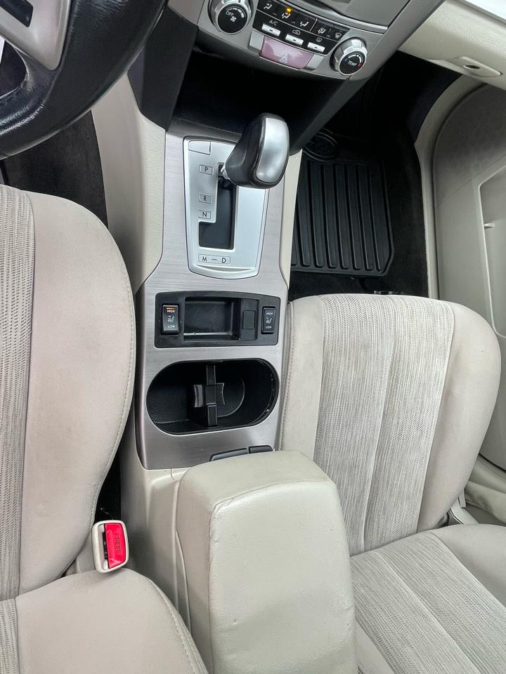 Subaru Legacy 4dr Sdn H4 Auto 2.5i Premium 2013