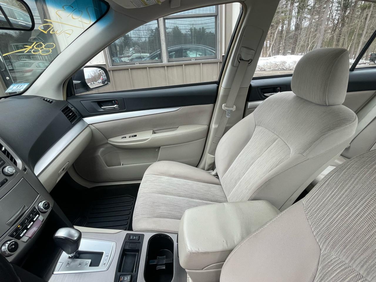 Subaru Legacy 4dr Sdn H4 Auto 2.5i Premium 2013