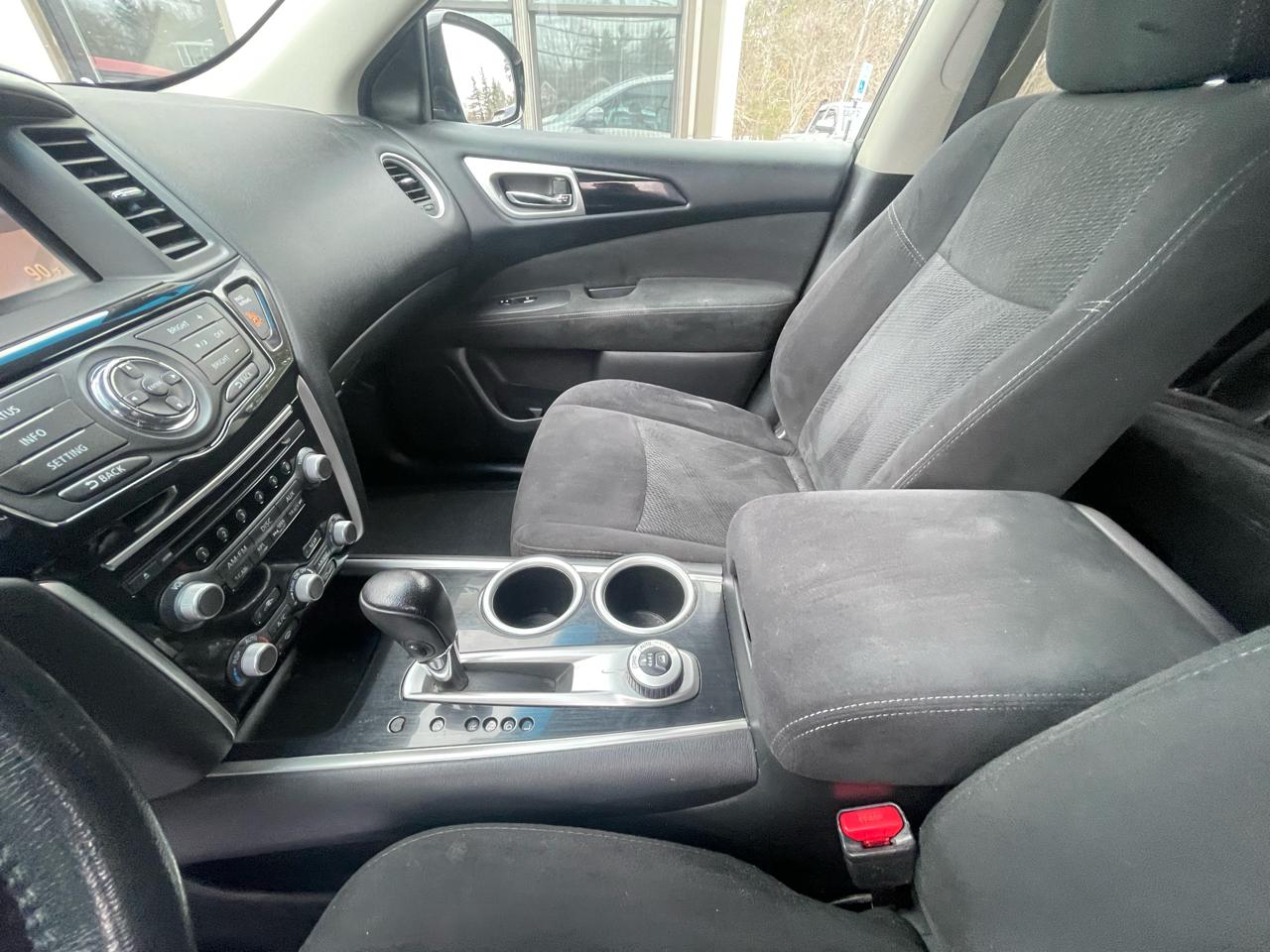 Nissan Pathfinder 4WD 4dr SV 2015