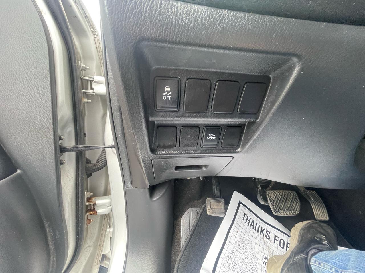 Nissan Pathfinder 4WD 4dr SV 2015