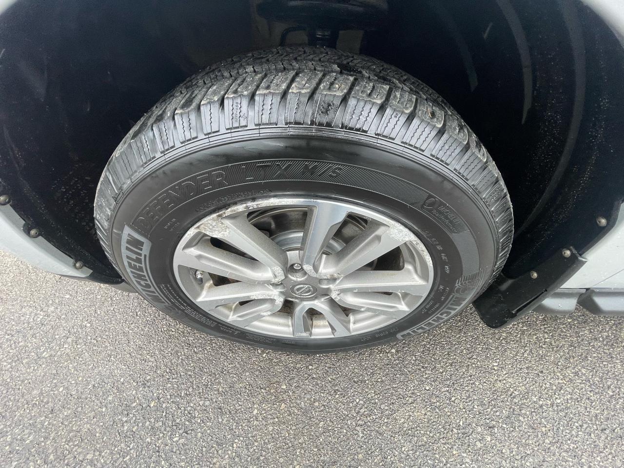 Nissan Pathfinder 4WD 4dr SV 2015